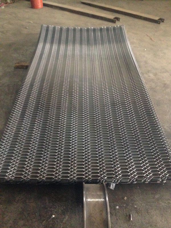 菱形钢板网 工业应用中的坚固防护与创新设计